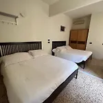 Pensión Lorena 3*