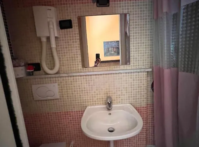 招待所 Lorena 韦内雷港