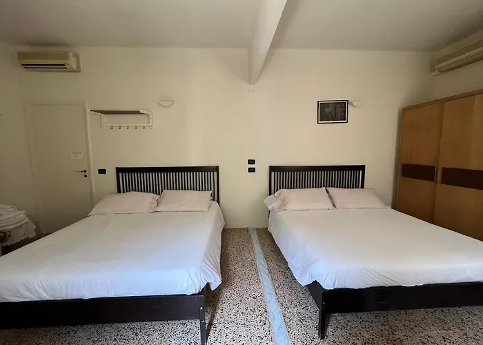 招待所 Lorena 韦内雷港